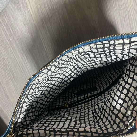 Blue chain purse/clutch detailed faux leather - Picture 3 of 4